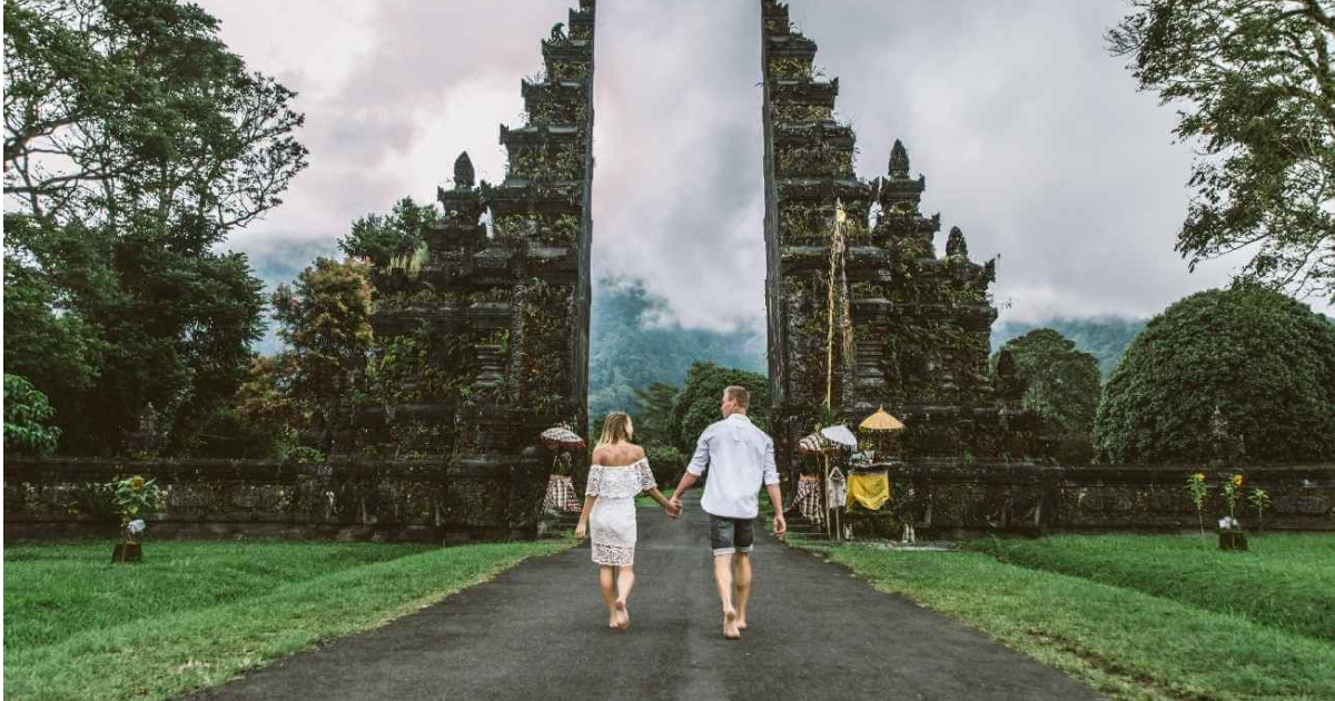 Bali Honeymoon Guide: Top Resorts, Beaches & Romantic Experiences