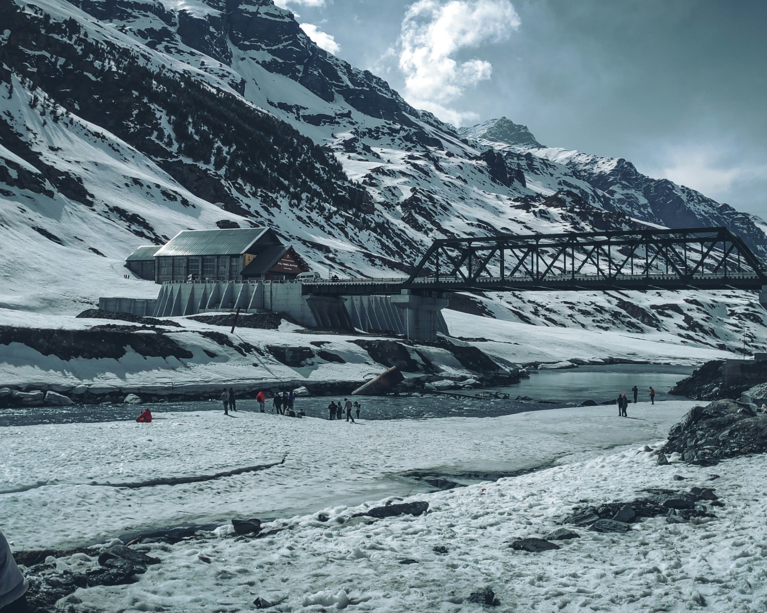 Manali's snow-covered landscape with Himalayan peaks backdrop